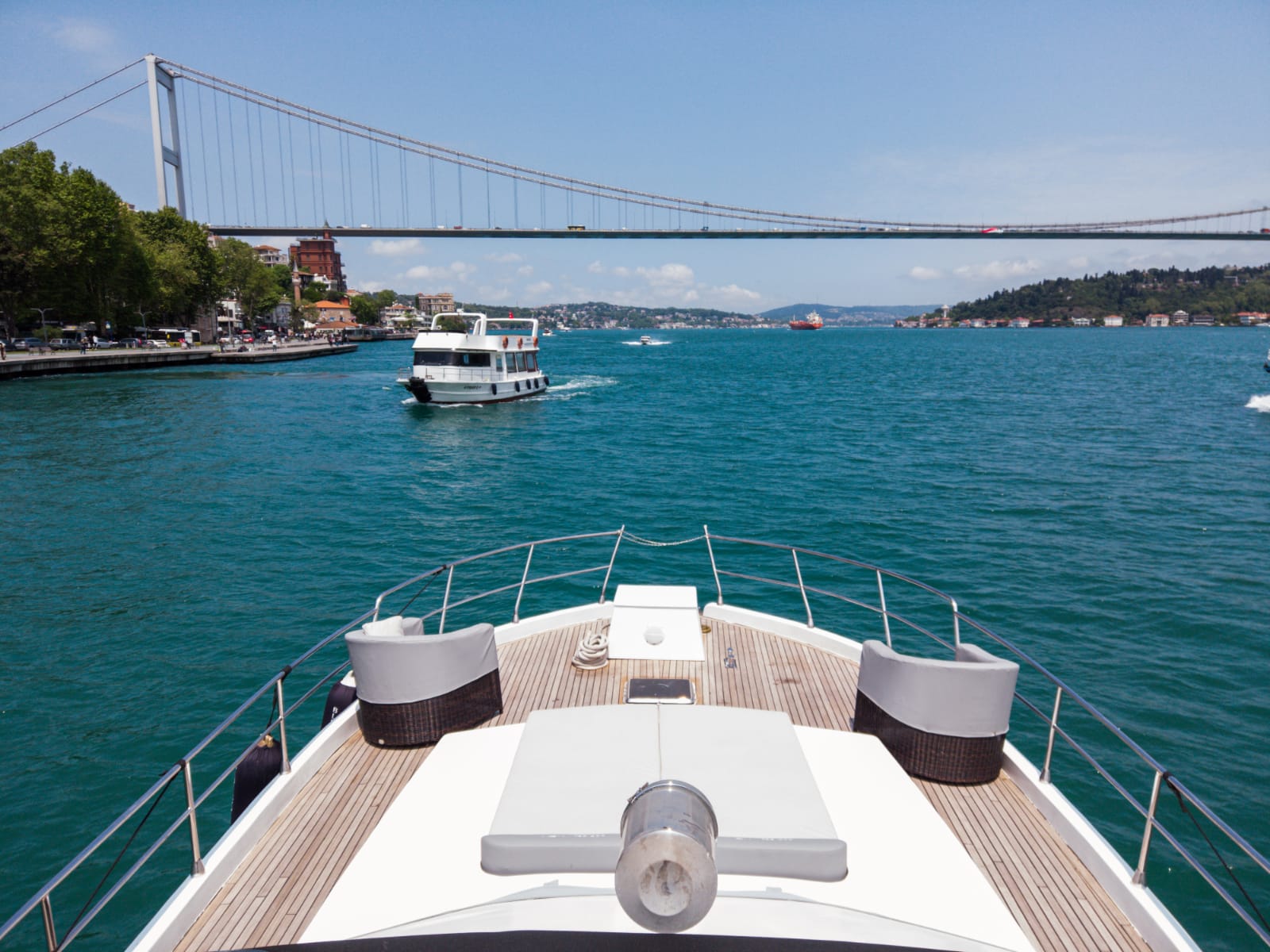Blue Sky ön güverte boğaz manzarası